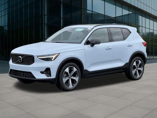 2026 Volvo XC40 B5 Plus