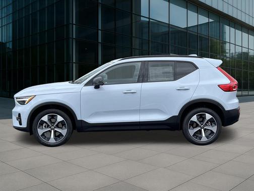 2026 Volvo XC40 B5 Plus