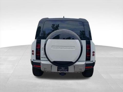 2025 Land Rover Defender 110 P300
