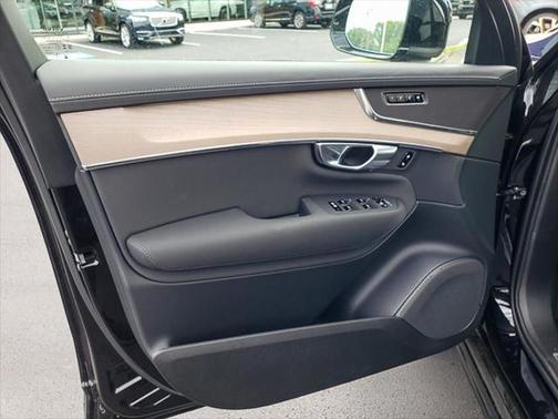 2025 Volvo XC90 B6 Plus 7-Seater