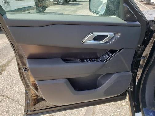 2026 Land Rover Range Rover Velar P250 SE R-Dynamic