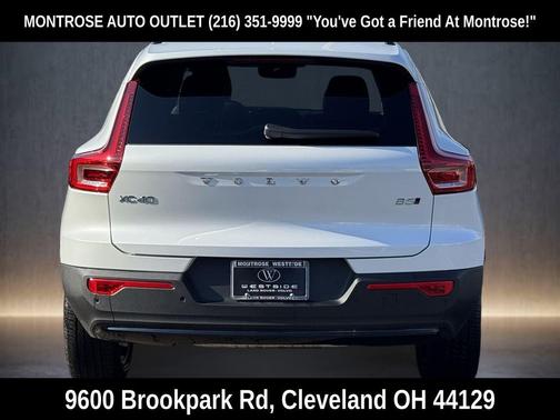 2026 Volvo XC40 Plus, B5 AWD Gas (mild hybrid), Dark