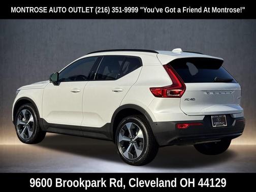 2026 Volvo XC40 Plus, B5 AWD Gas (mild hybrid), Dark