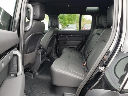 2025 Land Rover Defender 110 P300