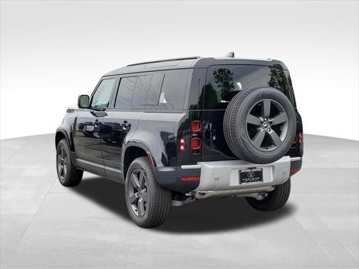 2025 Land Rover Defender 110 P300