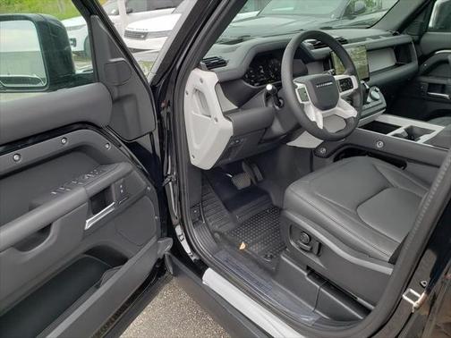 2025 Land Rover Defender 110 P300
