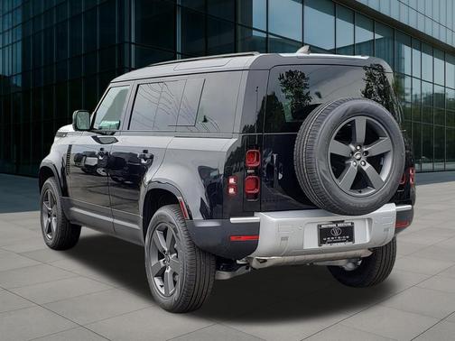 2025 Land Rover Defender 110 P300