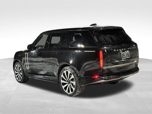 740 2026 Land Rover Range Rover P530 SE