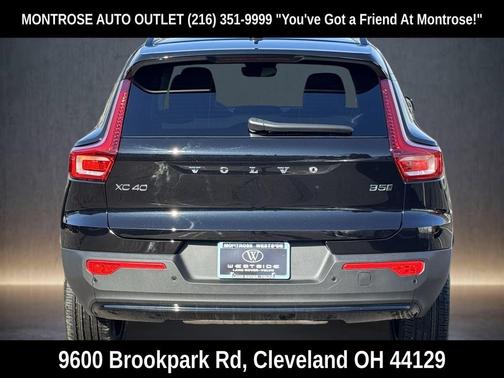 2026 Volvo XC40 Core, B5 AWD Gas (mild hybrid), Dark