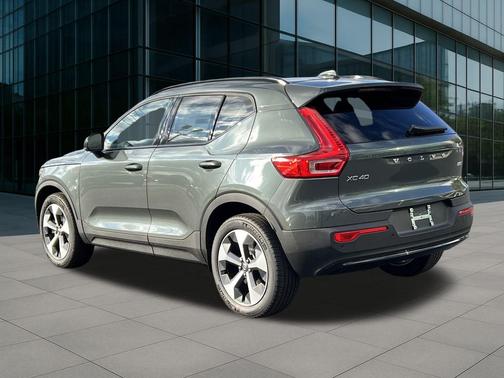 2026 Volvo XC40 B5 Core