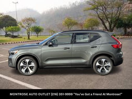 2026 Volvo XC40 B5 Core