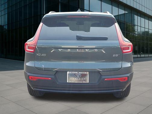 2026 Volvo XC40 B5 Core