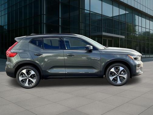 2026 Volvo XC40 B5 Core