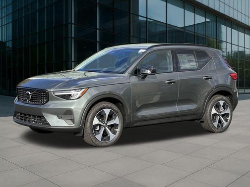 2026 Volvo XC40 B5 Core