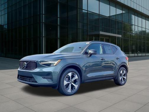 2026 Volvo XC40 B5 Core