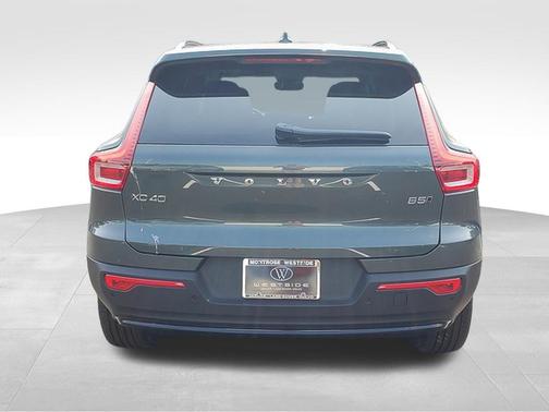 2026 Volvo XC40 B5 Core