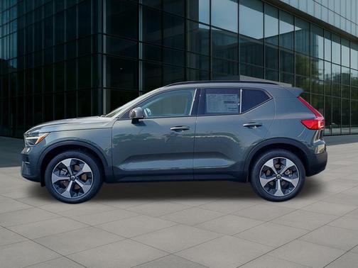 2026 Volvo XC40 B5 Core