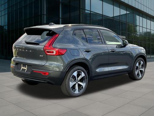 2026 Volvo XC40 B5 Core
