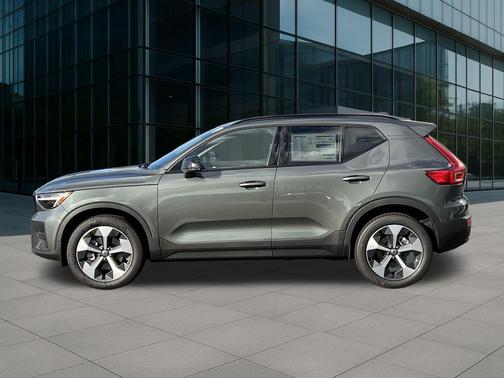 2026 Volvo XC40 B5 Core