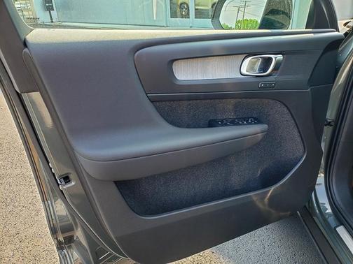 2026 Volvo XC40 B5 Core