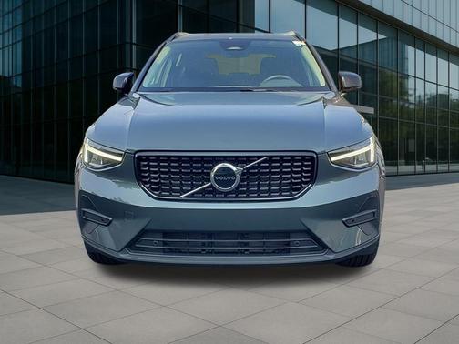 2026 Volvo XC40 B5 Core