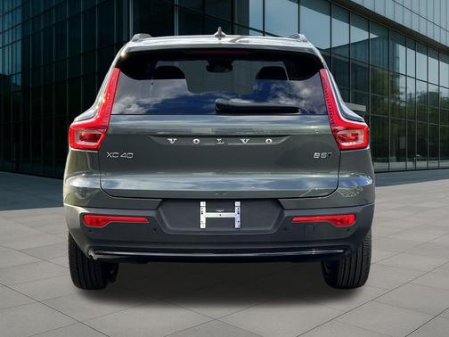 2026 Volvo XC40 B5 Core