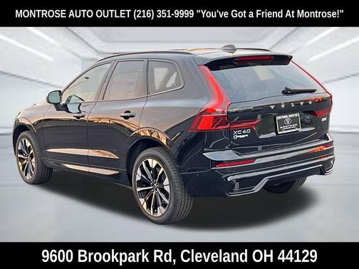 Onyx Black Metallic 2026 Volvo XC60 B5 Plus