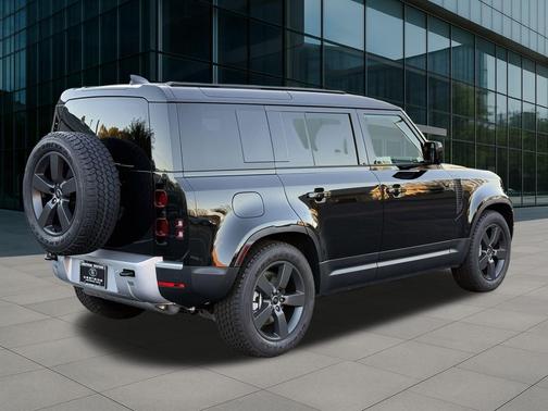2025 Land Rover Defender 110 P400 S