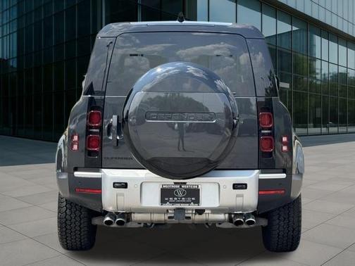 2024 Land Rover Defender 110 P500 SE