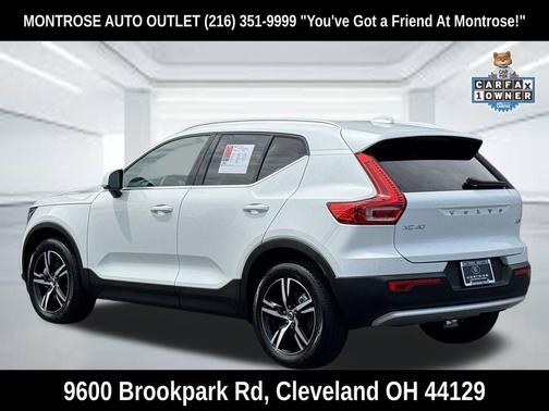 Crystal White Pearl 2025 Volvo XC40 B5 Core Bright Theme
