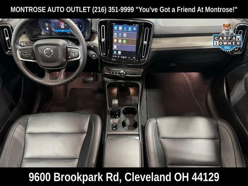 Crystal White Pearl 2025 Volvo XC40 B5 Core Bright Theme