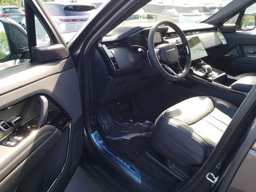 2025 Land Rover Range Rover Sport SE