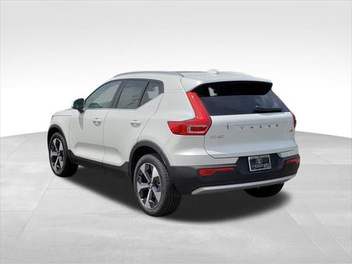 2025 Volvo XC40 B5 Plus Bright Theme