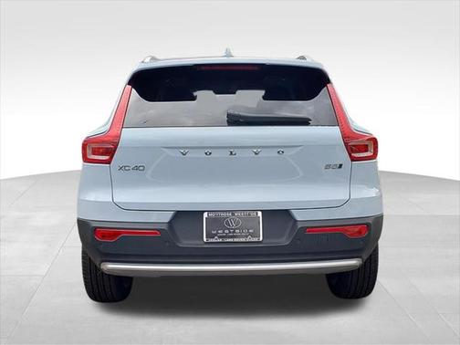 2025 Volvo XC40 B5 Plus Bright Theme