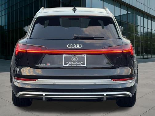 2022 Audi e-tron S Premium Plus