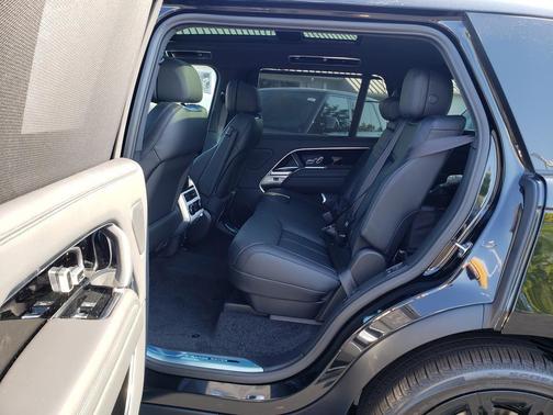 2025 Land Rover Range Rover P530 SE 7 Seat
