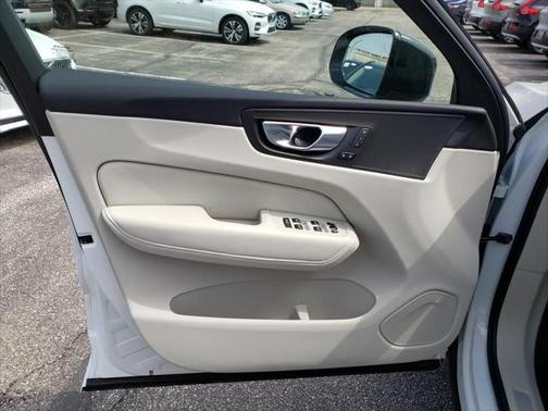 2025 Volvo XC60 Plug-In Hybrid T8 Plus