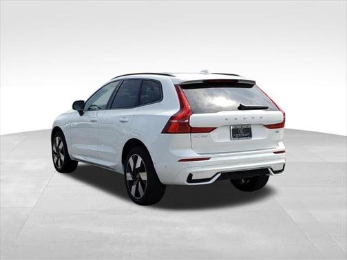 2025 Volvo XC60 Plug-In Hybrid T8 Plus