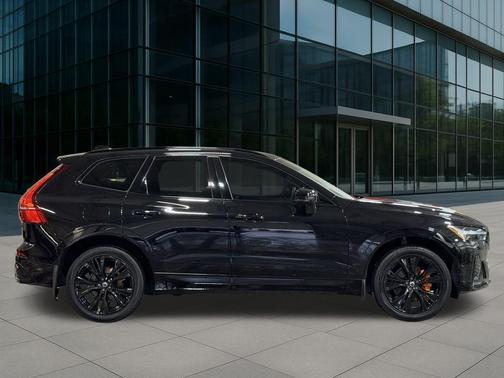 2024 Volvo XC60 B5 Plus Dark Theme