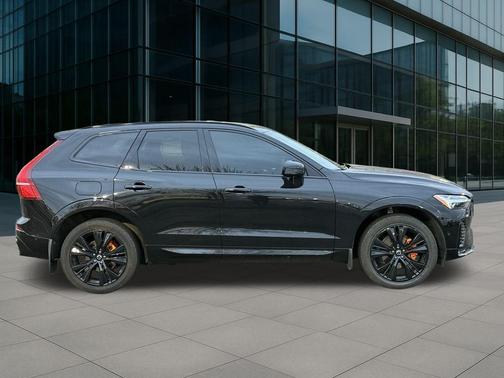 2024 Volvo XC60 B5 Plus Dark Theme