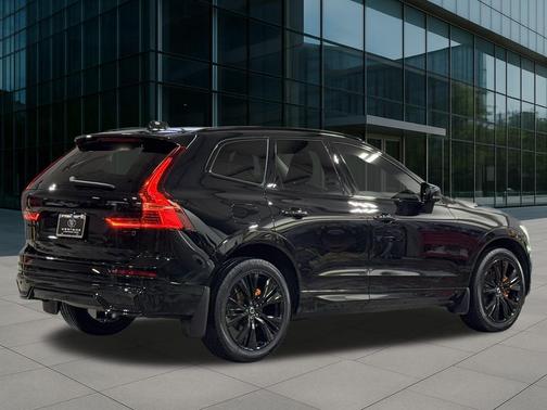 2024 Volvo XC60 B5 Plus Dark Theme