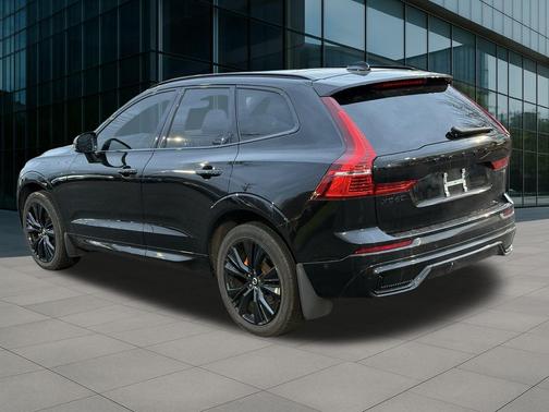 2024 Volvo XC60 B5 Plus Dark Theme