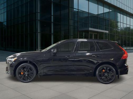 2024 Volvo XC60 B5 Plus Dark Theme