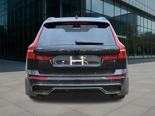 2024 Volvo XC60 B5 Plus Dark Theme