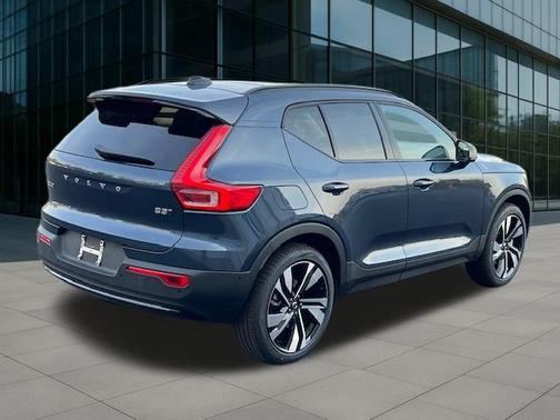 2026 Volvo XC40 B5 Ultra