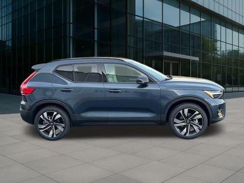 2026 Volvo XC40 B5 Ultra