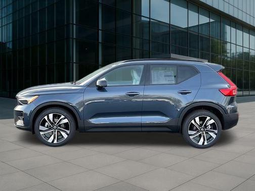 2026 Volvo XC40 B5 Ultra