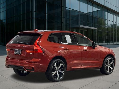 2022 Volvo XC60 Recharge Plug-In Hybrid T8 R-Design
