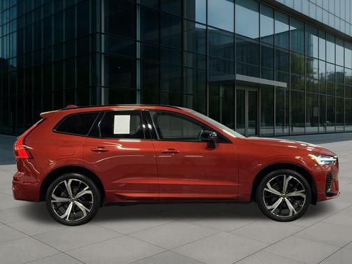 2022 Volvo XC60 Recharge Plug-In Hybrid T8 R-Design