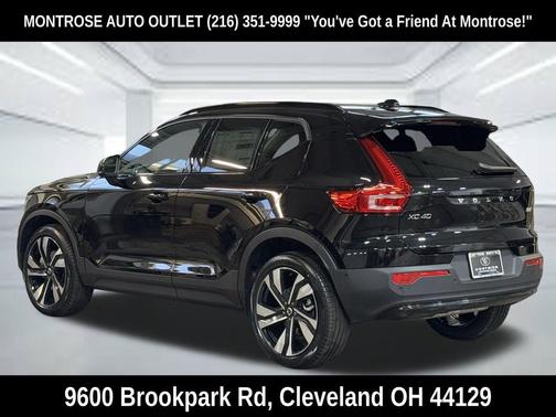 Onyx Black 2026 Volvo XC40 Plus, B5 AWD Gas (mild hybrid), Dark